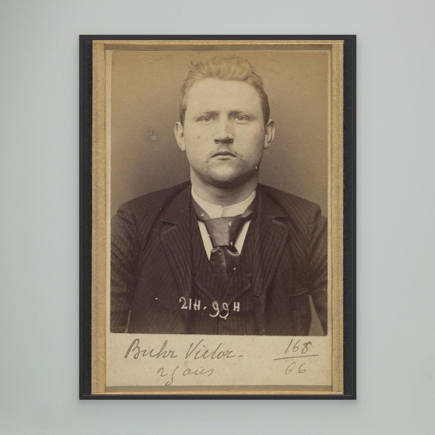 Buhr. Victor. 25 ans, né à Cologne (Allemagne). Peintre décorateur. Anarchiste. 2/3/94.