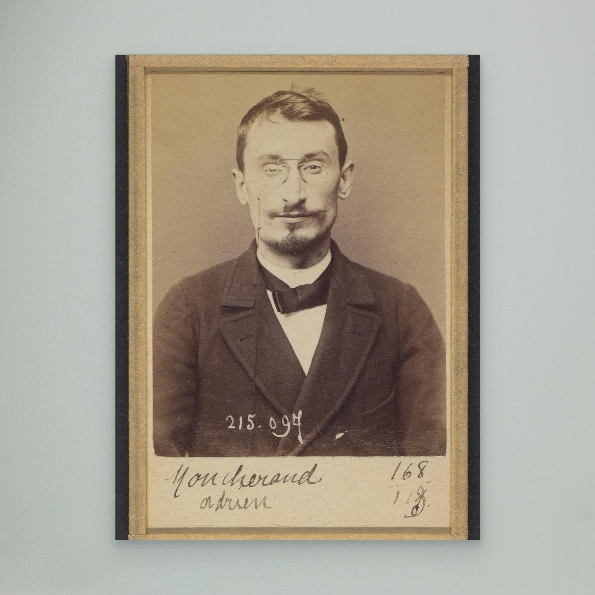 Moucheraud. Adrien, Eugène. 28 ans, né à Paris IVe. Imprimeur. Anarchiste. 4/3/94.
