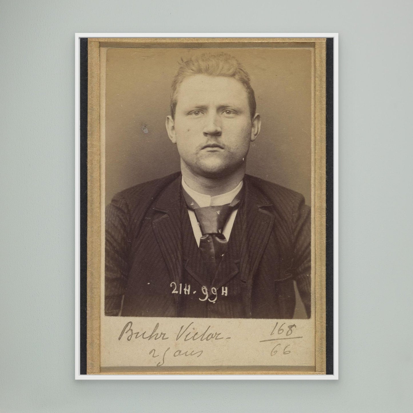 Buhr. Victor. 25 ans, né à Cologne (Allemagne). Peintre décorateur. Anarchiste. 2/3/94.