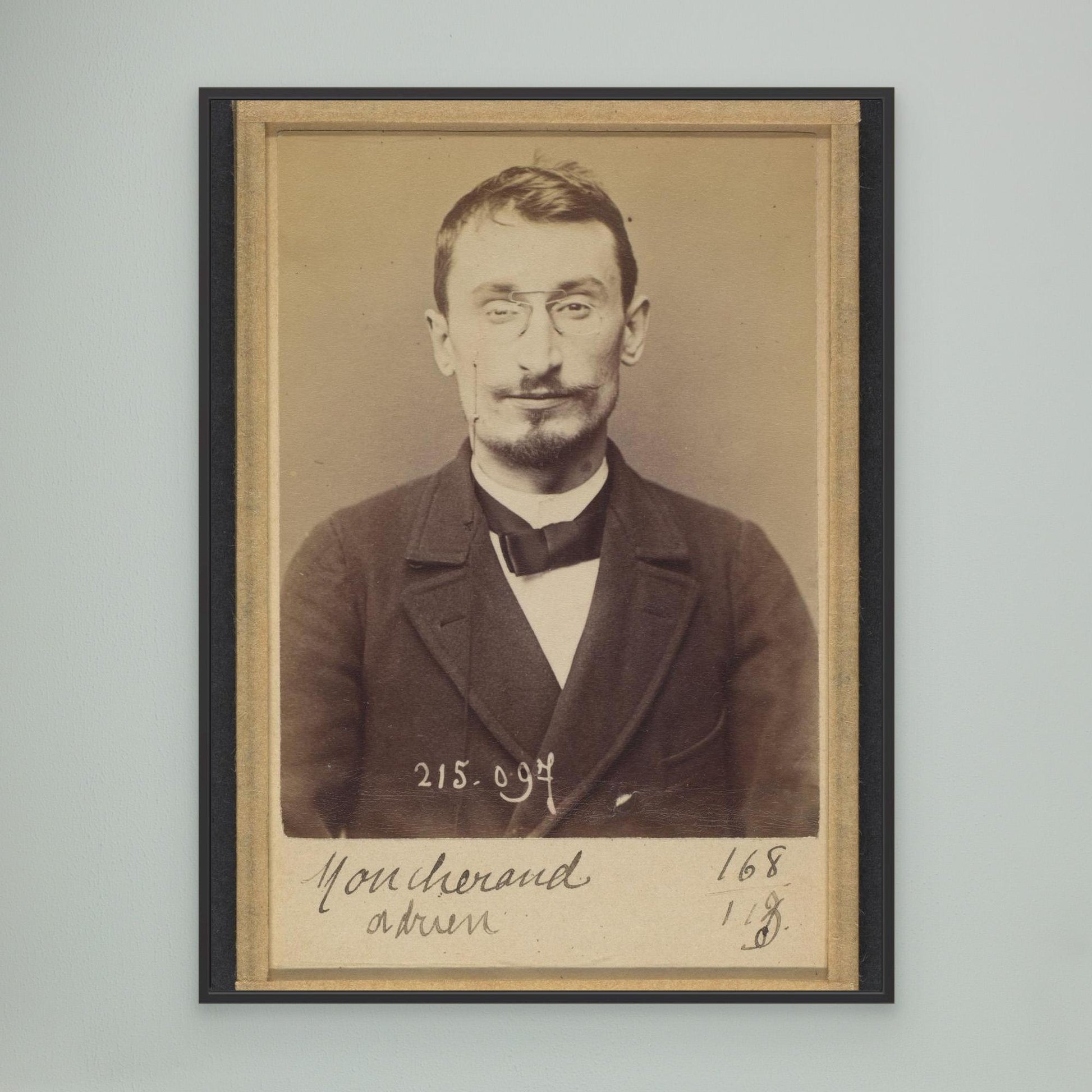 Moucheraud. Adrien, Eugène. 28 ans, né à Paris IVe. Imprimeur. Anarchiste. 4/3/94.