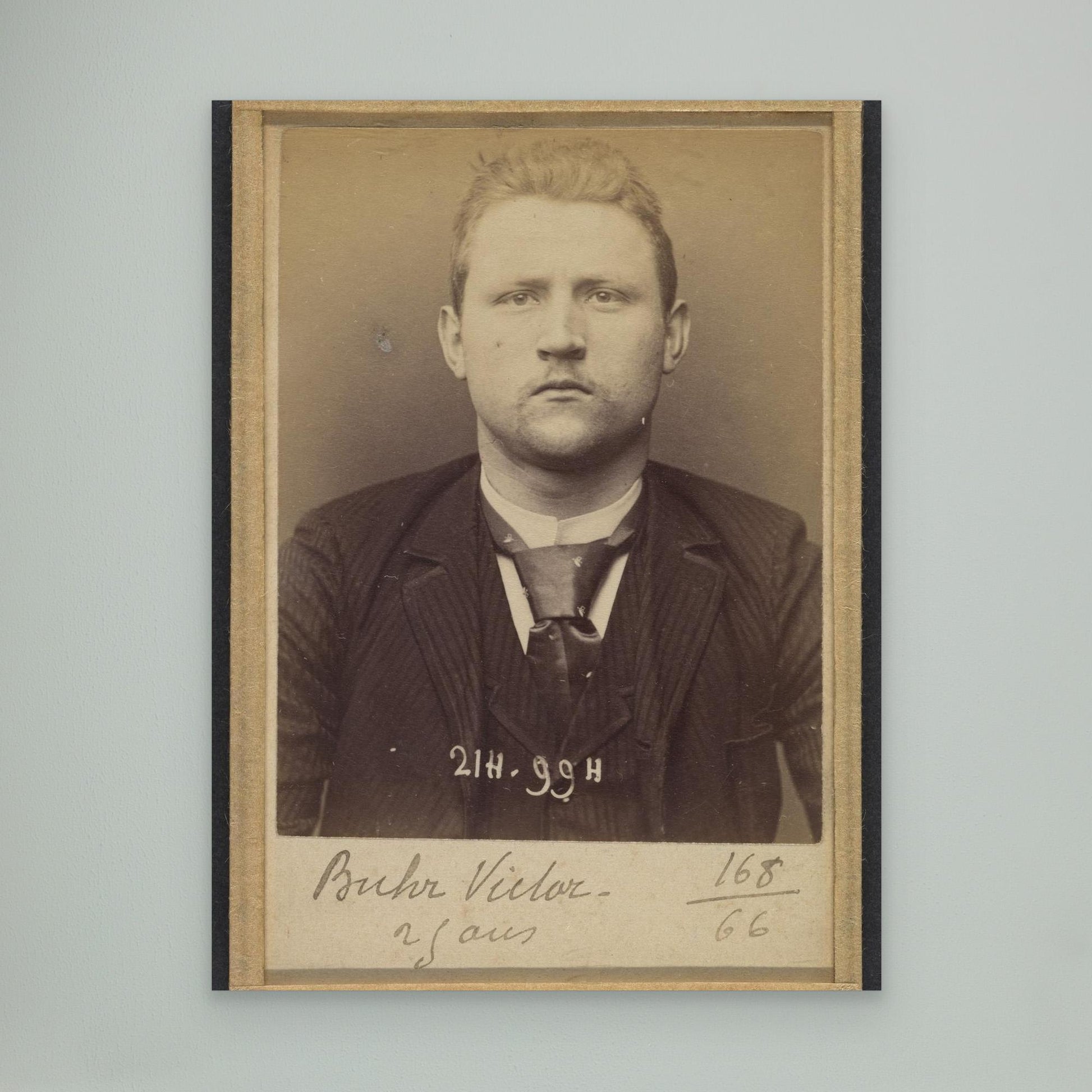 Buhr. Victor. 25 ans, né à Cologne (Allemagne). Peintre décorateur. Anarchiste. 2/3/94.